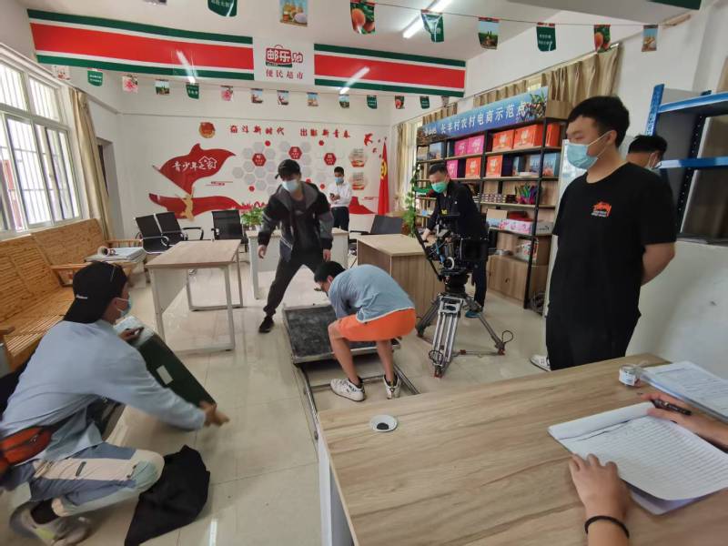 追星女孩心理学分析报告：康定县广告片拍摄公司揭秘饭圈应援式传播逻辑